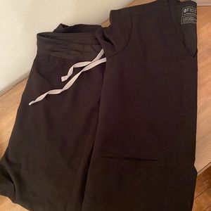 Figs black scrub set